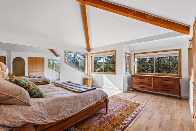 Building Photo - Unfurnished - 5BR - 3.5BA Forest Retreat in Northwest Bend
