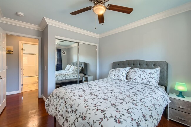 Building Photo - Renovated 3-Bed Condo with In-Unit Laundry, Garage & Pool