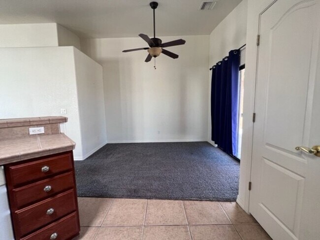 Building Photo - 3 Bedroom 2 bath Home Boat Deep Garage and RV parking Near Safeway