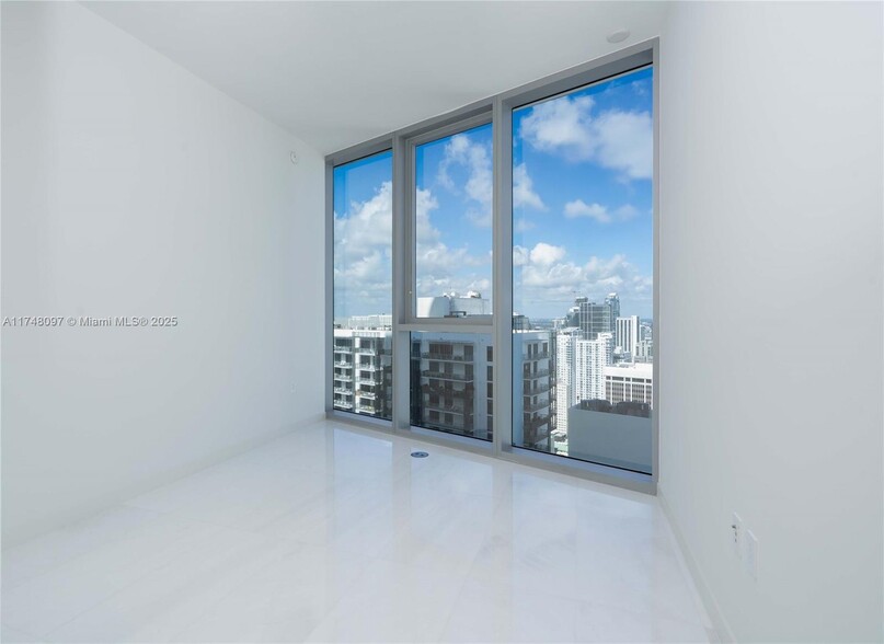 Building Photo - 300 Biscayne Blvd Way