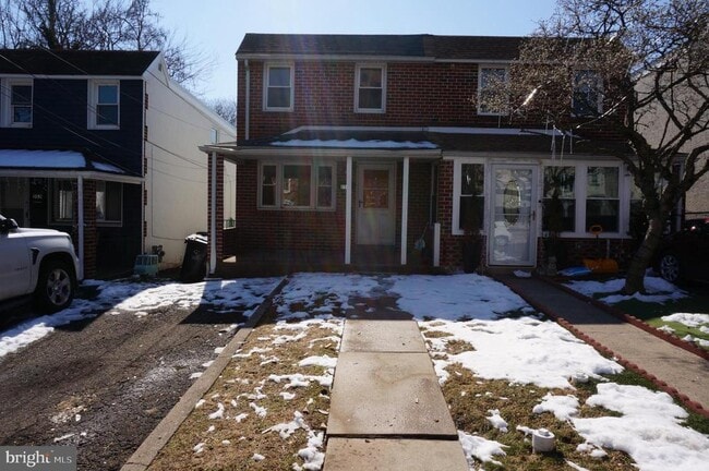 Building Photo - 250 E Chestnut St