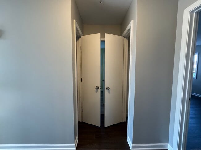 Building Photo - 31 William St