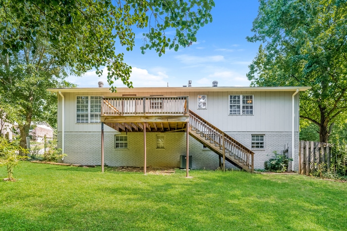 Building Photo - 611 Ashwood Ln