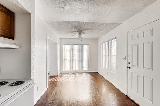 Building Photo - Very Nice 1 Bedroom Free Standing Apartment