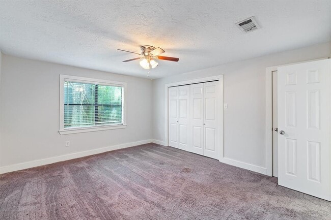 Building Photo - 1305 Idylwild St