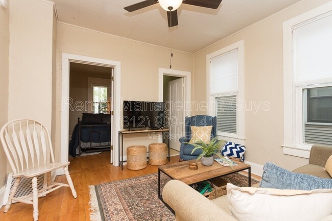 Building Photo - 713 26th Ave S