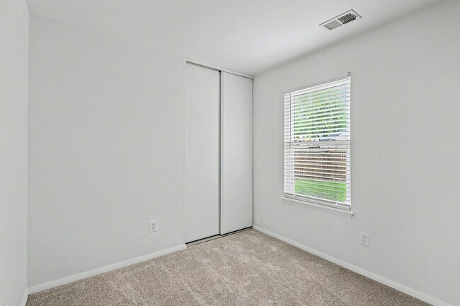 Building Photo - 104 Tweed Ct