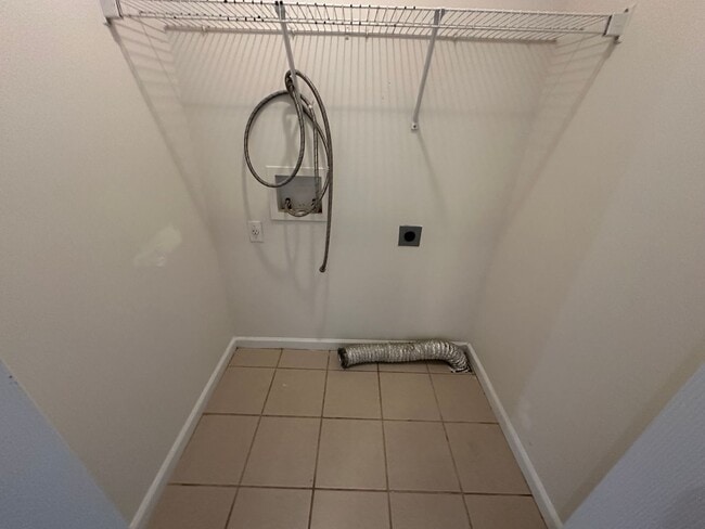 Building Photo - 1651 W Kole Dr