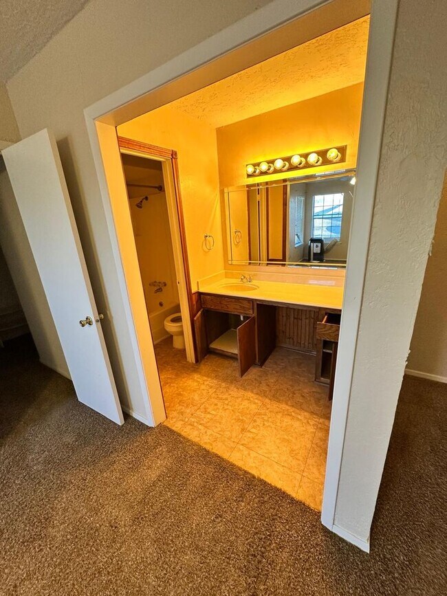 Building Photo - 1500 N Grant Dr