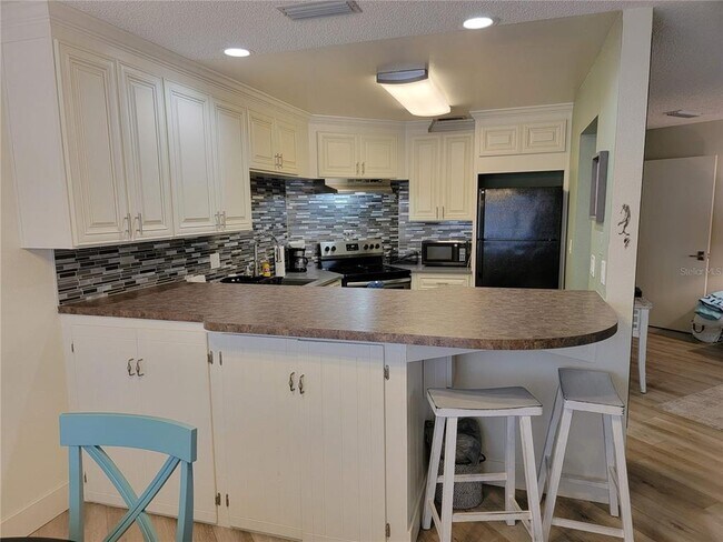 Building Photo - 1515 Pinellas Bayway S
