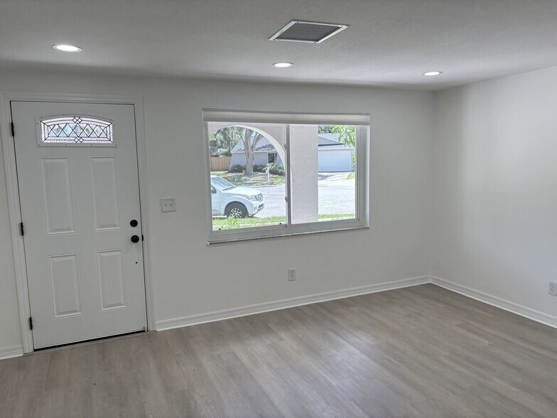 Building Photo - 11241 Temple Ct