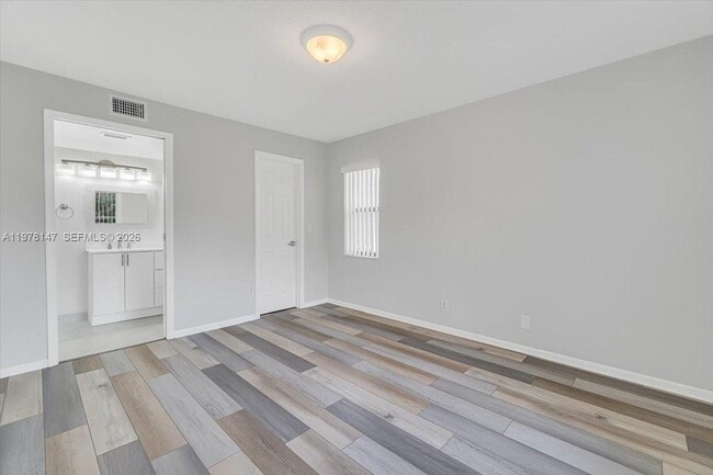 Building Photo - 6832 Palmetto Cir S