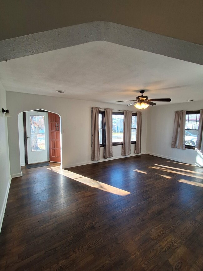 Building Photo - 109 E Fairview St