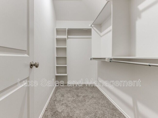 Building Photo - 1543 Pavy Pkwy