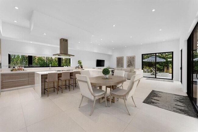 Building Photo - 16703 Botaniko Dr S
