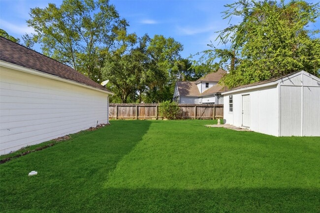 Building Photo - 1406 Grand Valley Dr