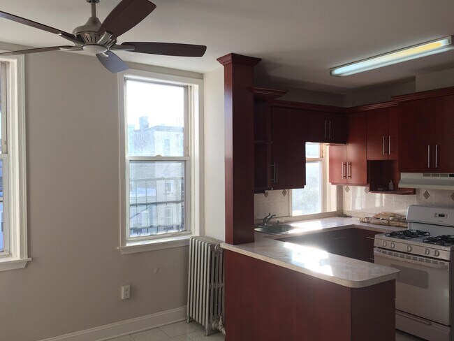 Building Photo - 343 Pavonia Ave