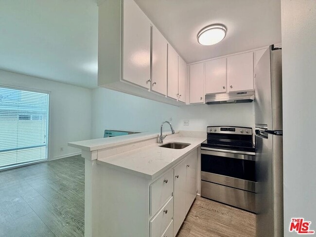 Building Photo - 5805 W 8th St