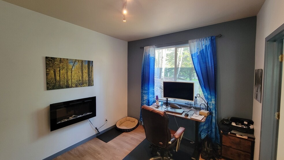 2nd bedroom/office - 1600 Pinebrook Blvd