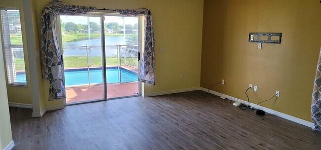 Building Photo - 1324 Franford Dr