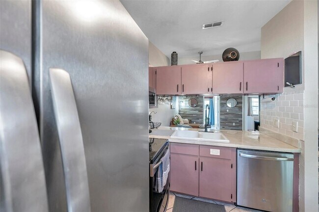 Building Photo - 6421 Drexel Dr