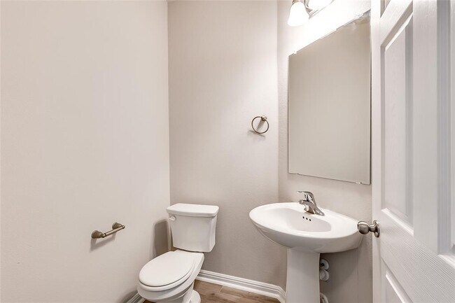 Building Photo - 821 Falkland Trace