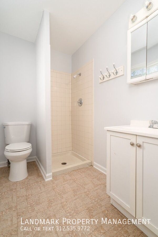 Building Photo - 9825 El Cameno Ln