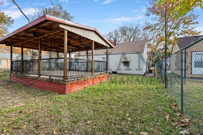 Building Photo - 1249 N Pershing St