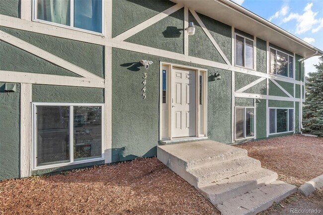 Building Photo - 3445 Cochran Dr
