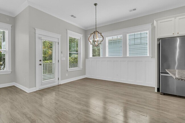 Building Photo - Newly Refreshed Single Story Home in Carol...