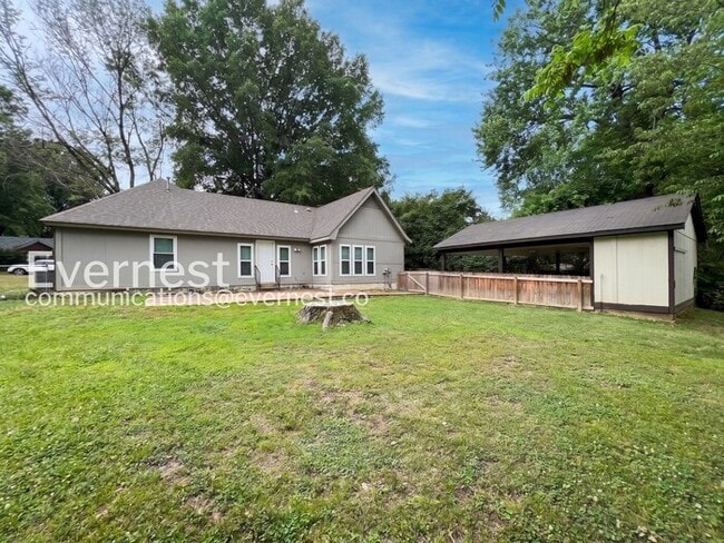 Building Photo - 494 Windridge Point