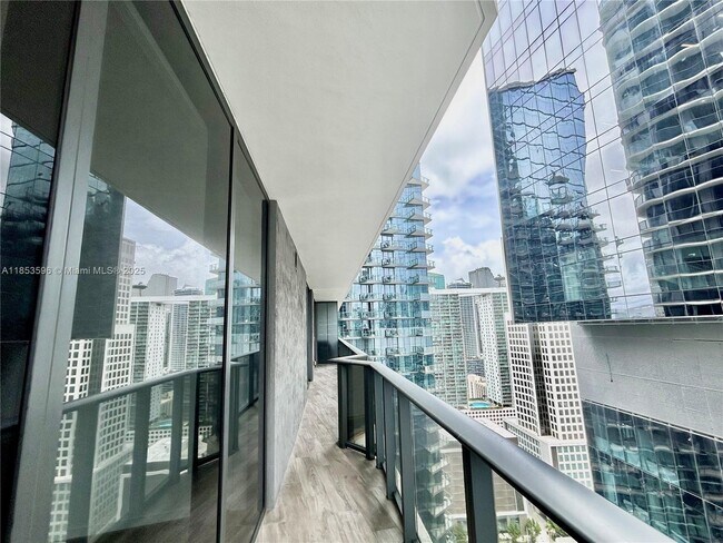 Building Photo - 801 S Miami Ave