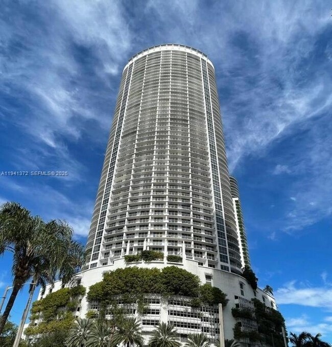 Building Photo - 1750 N Bayshore Dr