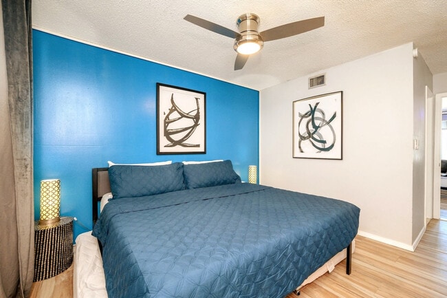 Building Photo - 4000 Gulf Terrace Dr