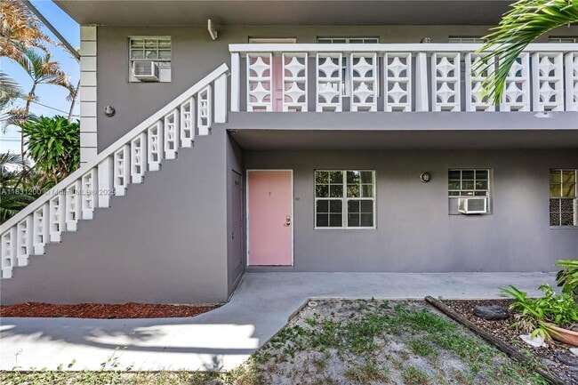 Building Photo - 400 SE 31st St