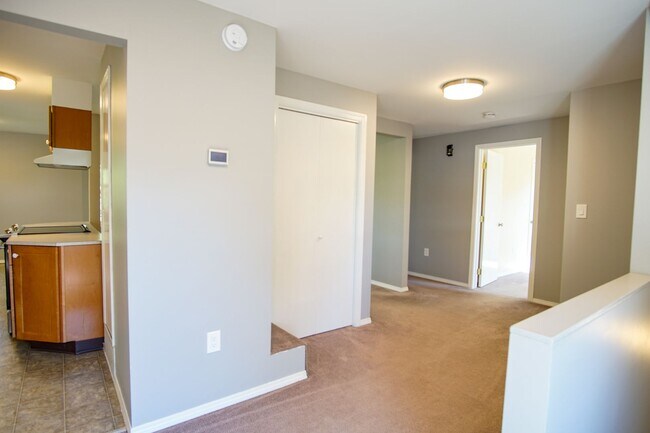 Building Photo - Delightful Rare Gem in SE Portland with Modern Amenities!