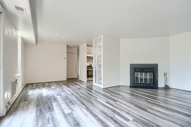 Building Photo - 14 Mountbatten Ct
