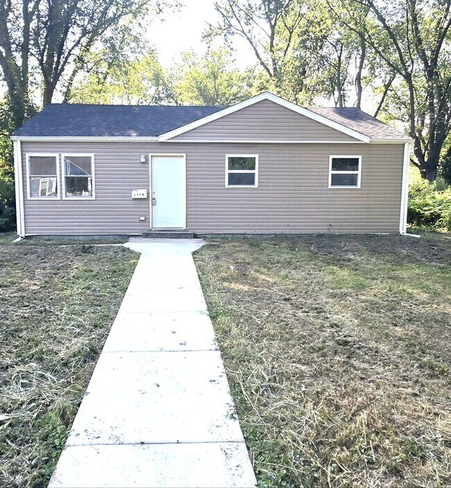 Building Photo - Enjoy this beautifully remodeled 3-bedroom...