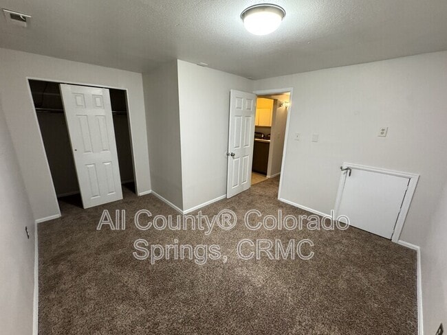 Building Photo - 1138 Delaware Dr