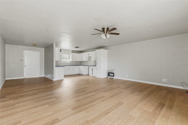 Building Photo - 223 Rush Creek Ln