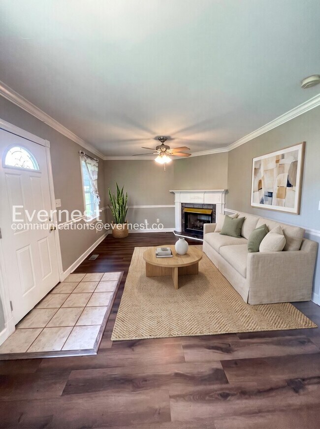 Building Photo - 3 Bed/2 Bath Home with Off-Street Parking / Pet-Friendly / Available Now!