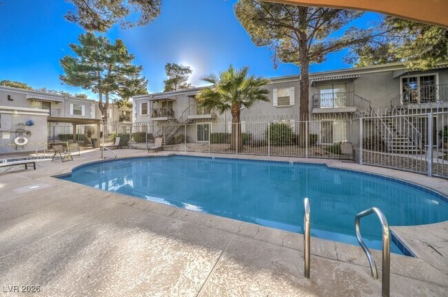 Building Photo - 3823 S Maryland Pkwy