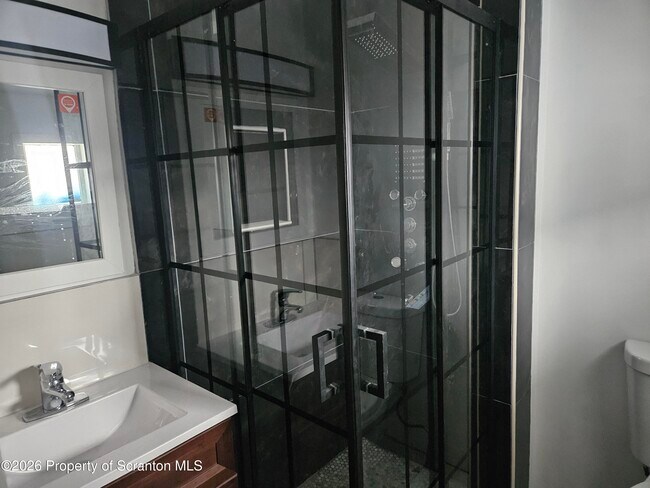 Building Photo - 335 Phelps St