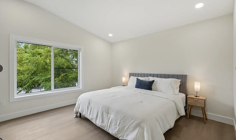 Building Photo - 12236 Land St