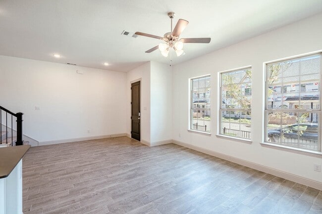 Building Photo - 6123 Blythe Dr