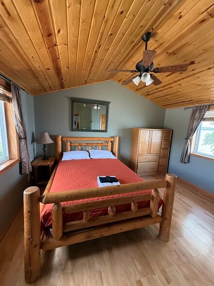 upstairs bedroom - 24692 County Highway 4