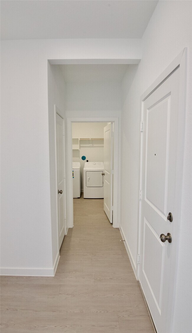 Building Photo - 10615 Summers Wy