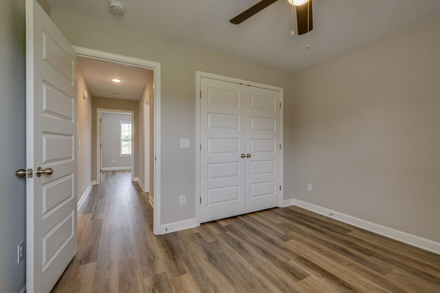 Building Photo - 648 S Tunnel Rd