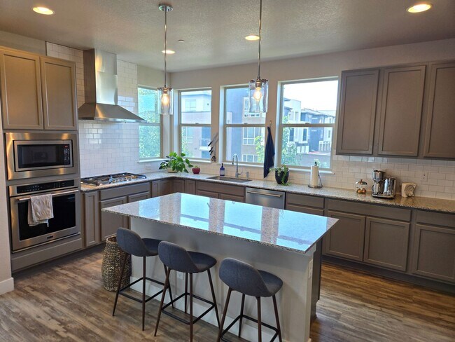 Building Photo - Amazing townhome in Central Park near Nort...