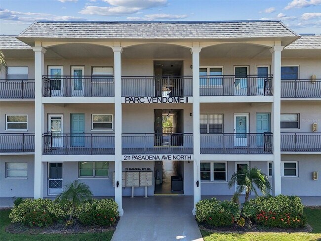 Building Photo - 211 Pasadena Ave N